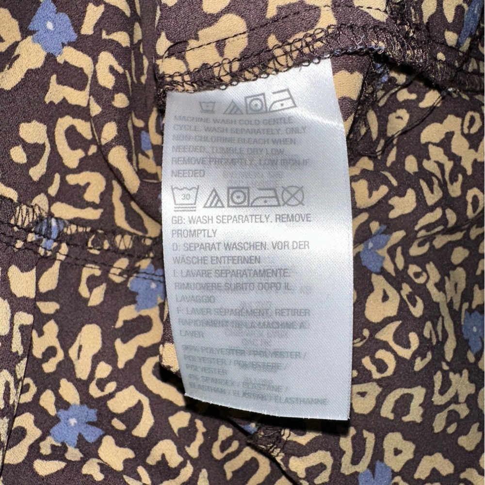 LOGO by Lori Goldstein Women's Brown Animal Print w/Blue Flowers Blouse- Size XL - Picture 9 of 9
